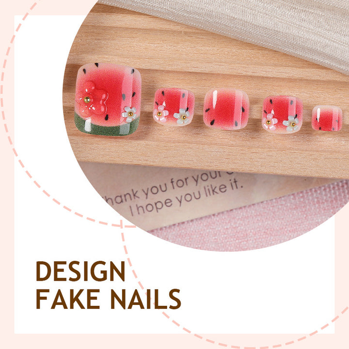 Kreatives Kunstnagelset mit fröhlichen Wassermelonenmotiven und zarten Blütenakzenten Karnz