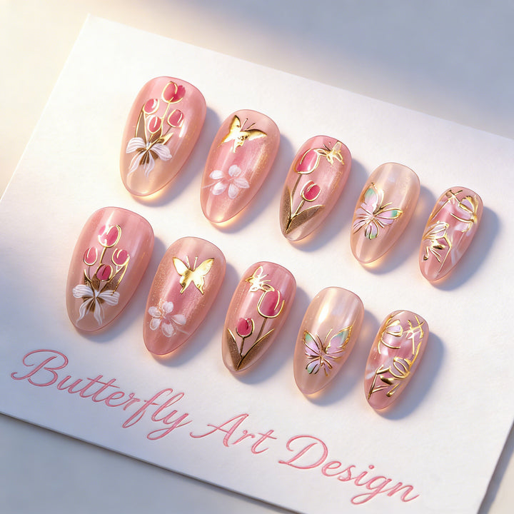 Elegante Kunstnägel mit floralen Designs Karnz