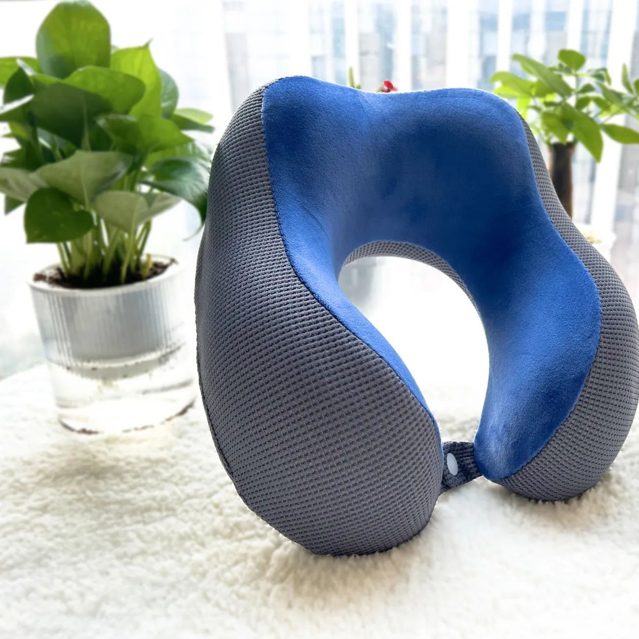 Damen Ergonomisches Nackenstützkissen mit entspannender Massagefunktion Karnz