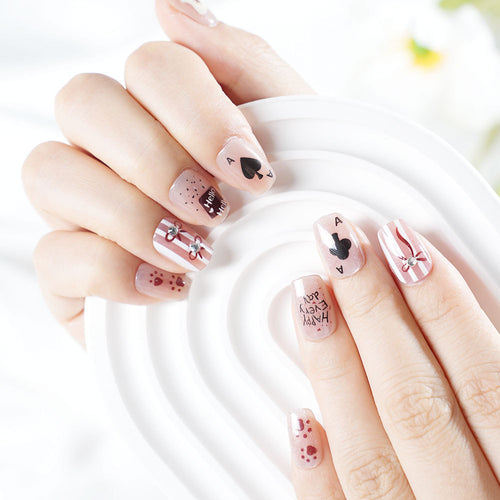 Verspielt thematisiertes Press-On Nagelset Karnz