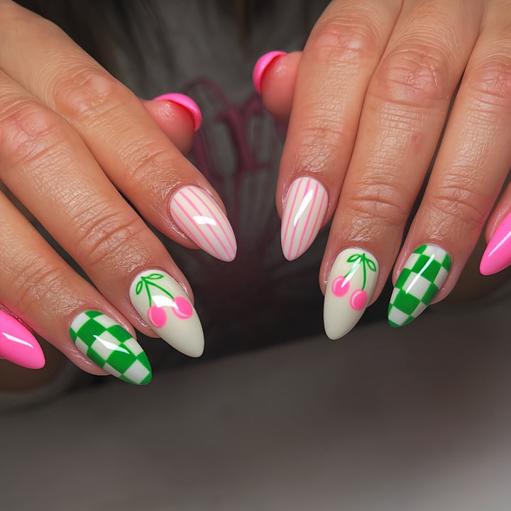 Kunstnägel mit Fruchtigem Kirsch-Design und Auffälligen Farben Karnz