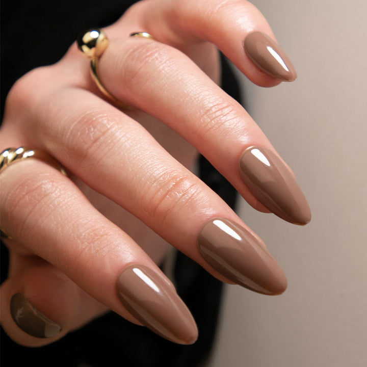 elegante Stiletto-Nägel im Hochglanz-Finish Karnz