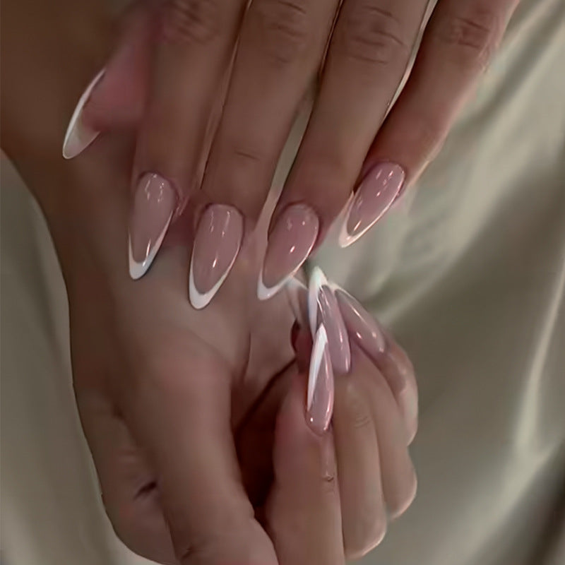 Elegante Stiletto Press-On Nägel mit French Tip Design Karnz