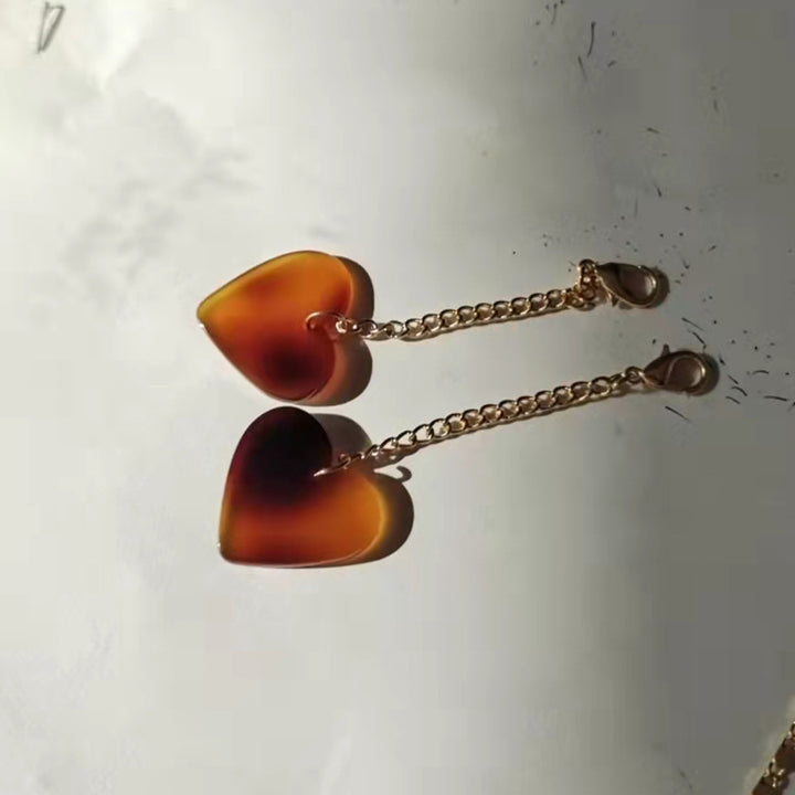 Herzförmige Ohrhängern mit goldener Kette Karnz