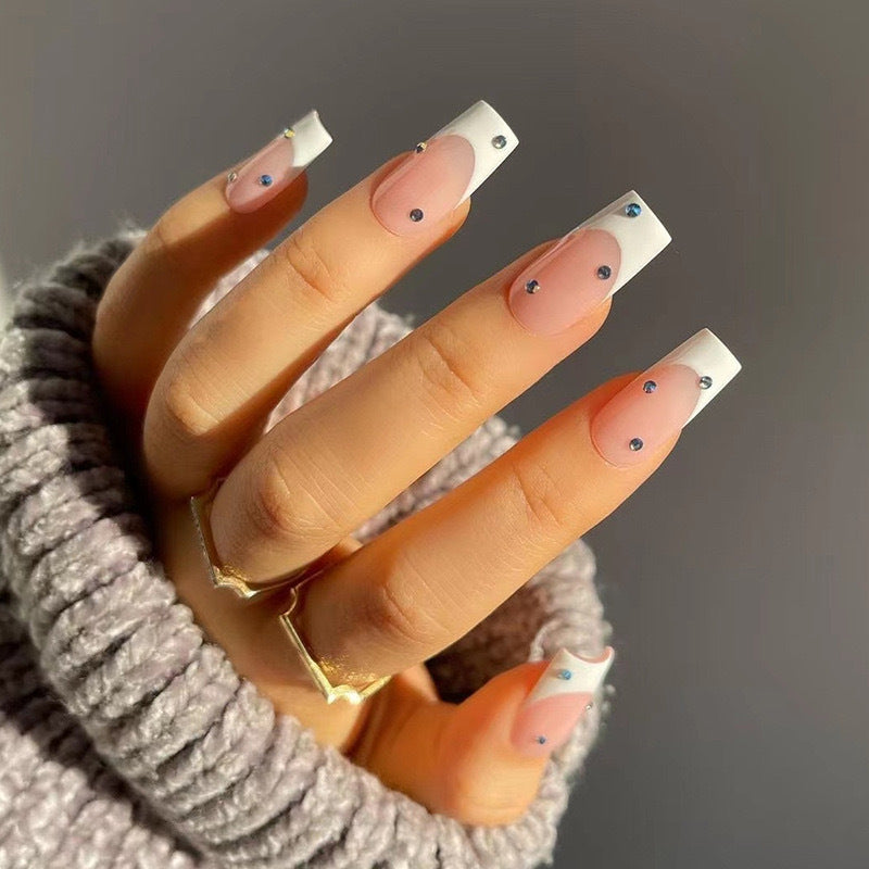 Kunstnagel-Set mit Glitzer und eleganten Akzenten Karnz