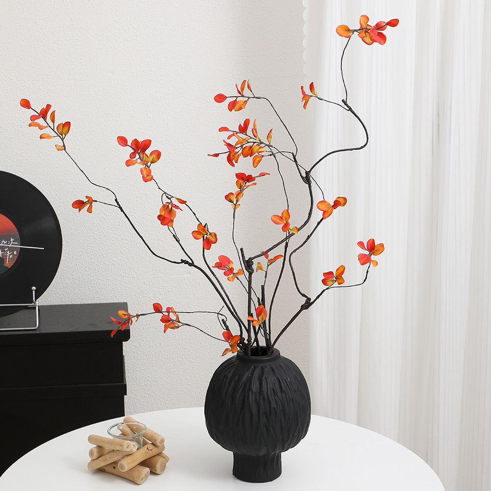 Künstlicher Blütenzweig mit lebendigen orangefarbenen Blüten Karnz