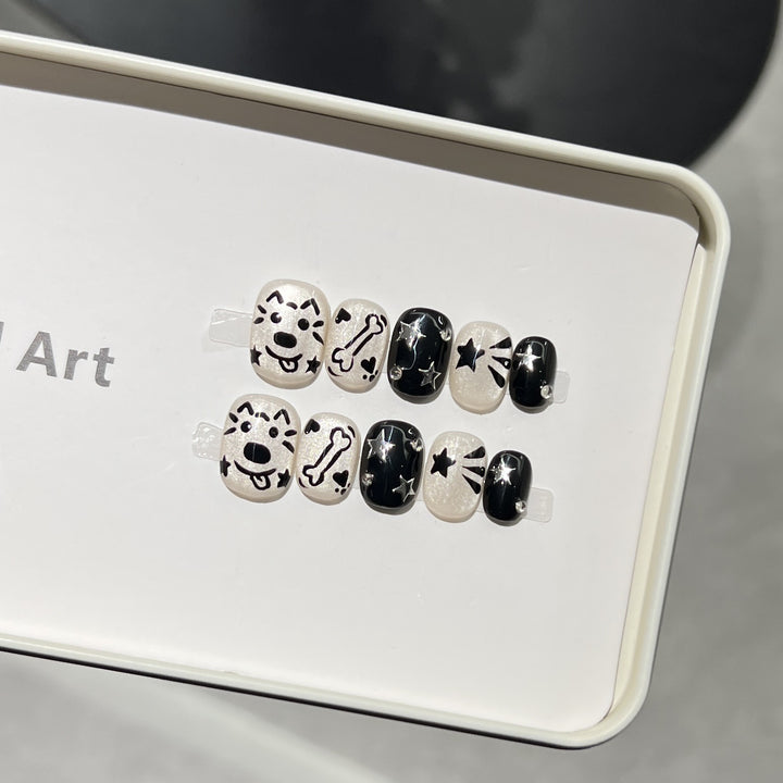 Verspieltes thematisches Press-On-Nagelset Karnz