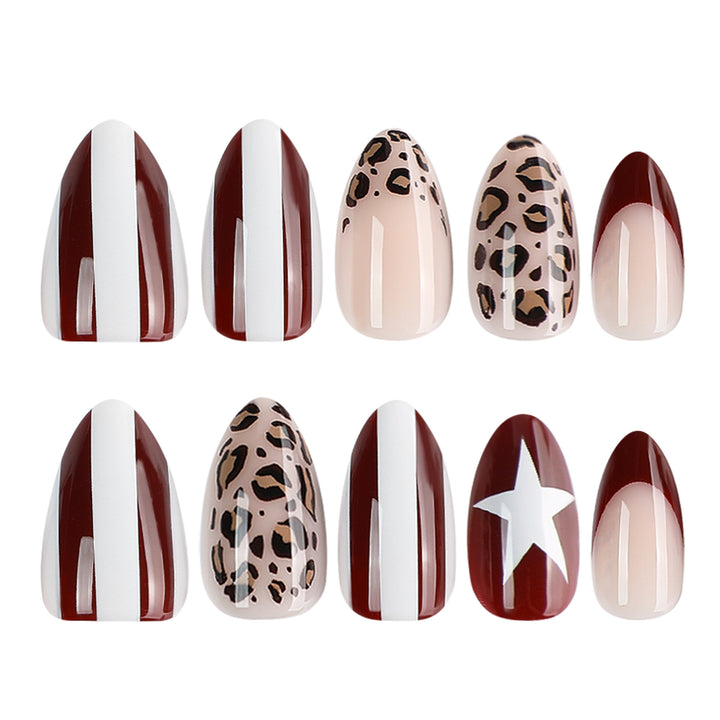 Kunstvolle Stiletto-Nägel mit Leopardenmuster und eleganter Glitzerverzierung Karnz