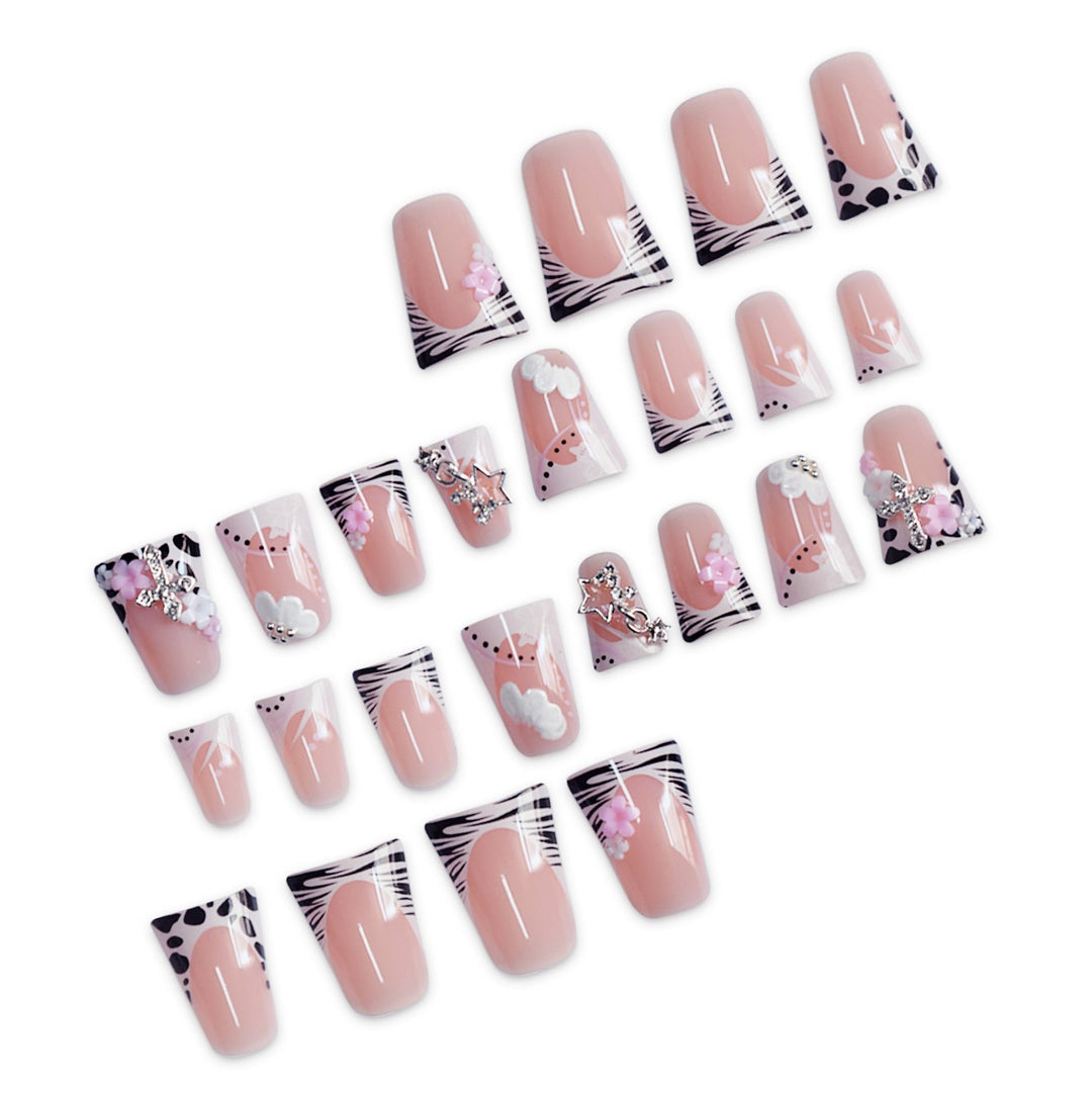 Künstlerische Nagelkunst Karnz