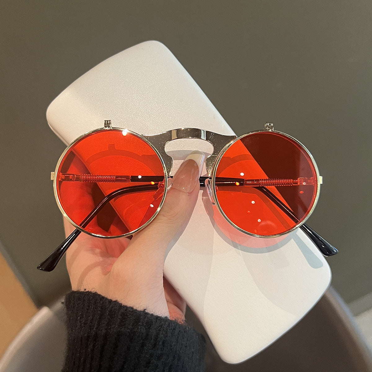 Damen Runde Designer-Sonnenbrille mit innovativem Rahmen Karnz