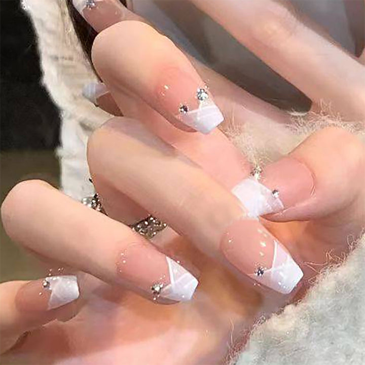 Elegantes dekoratives Press-On-Nagelkunst-Set