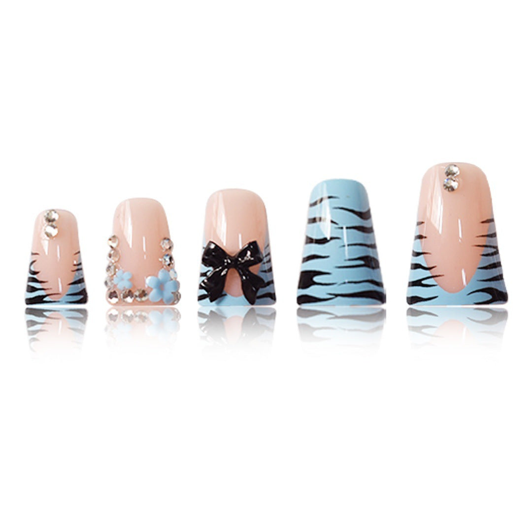 Dekoratives Nagelkunst-Set Karnz