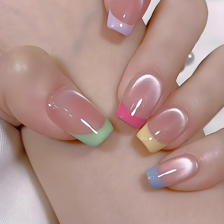 Kunstnagelset mit bunten French-Spitzen Karnz