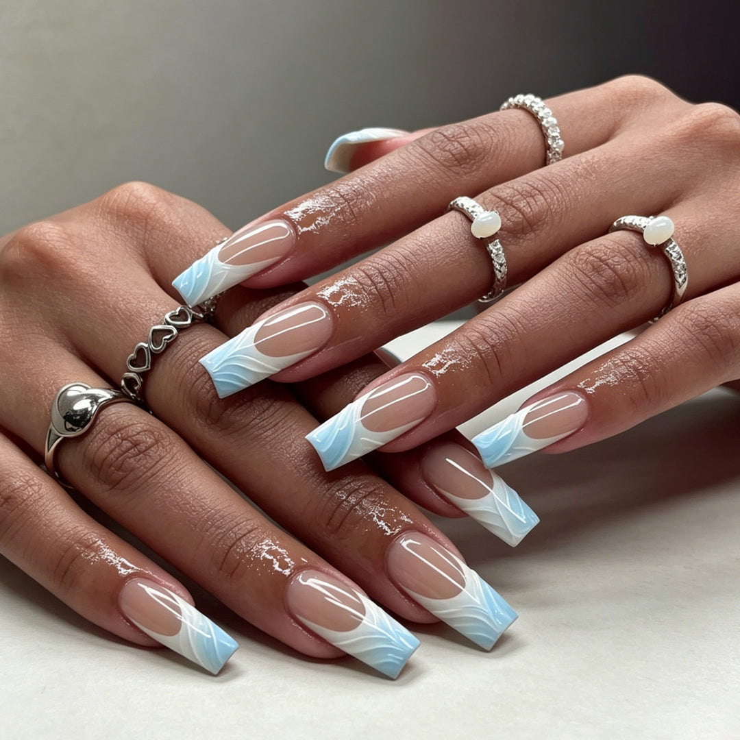 Künstlerische von Wasser inspirierte Nagelverbesserungen Karnz