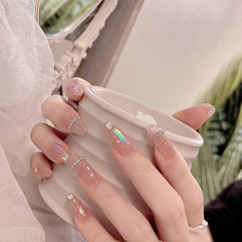 Kunstnagelset mit funkelnden Glitzer- und holografischen Akzenten Karnz