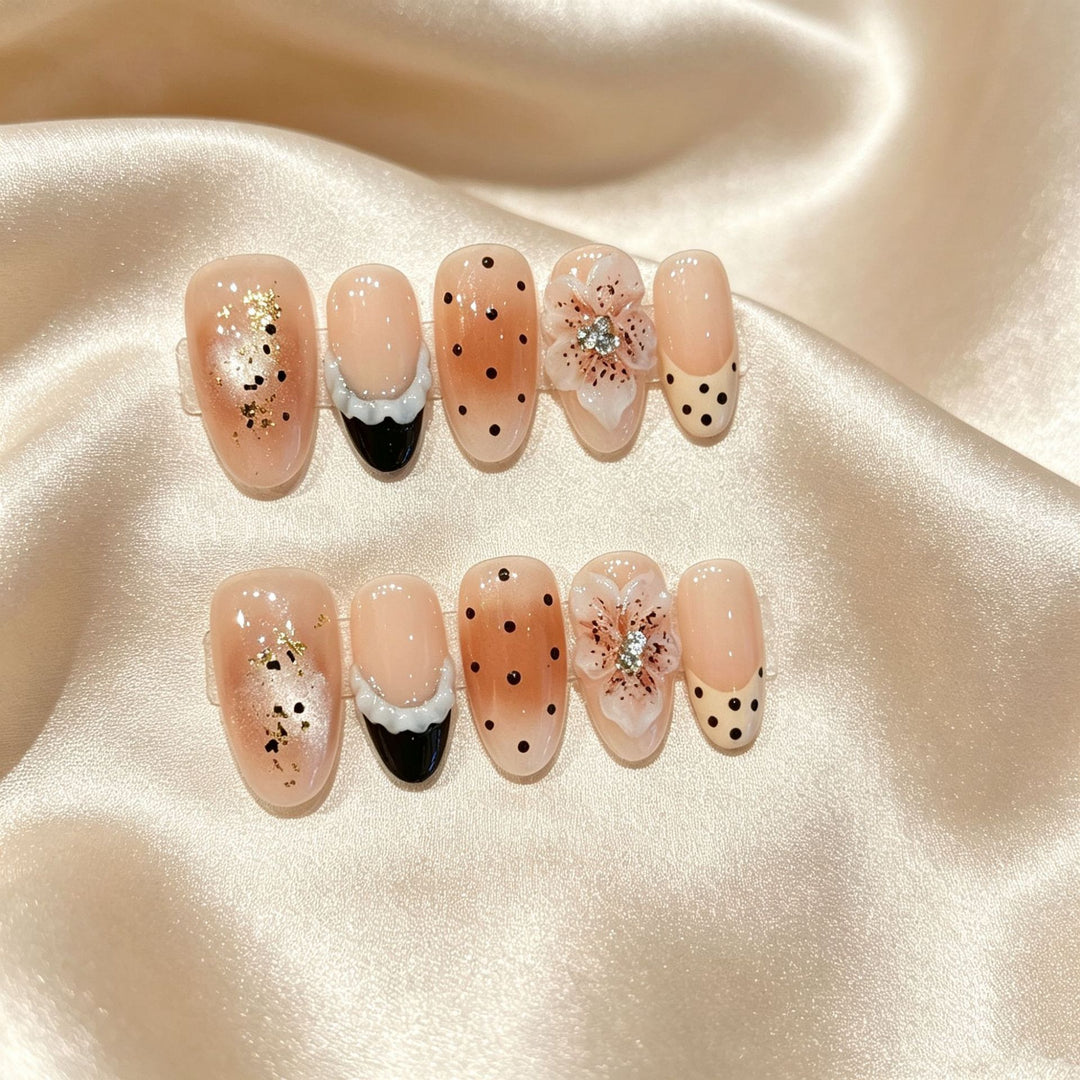 Künstlerisches Floral Press-On Nageldesign Set