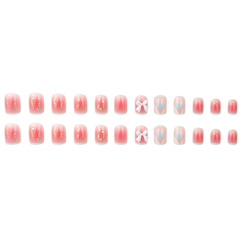 Dekoratives Nagelkunstdesign Karnz
