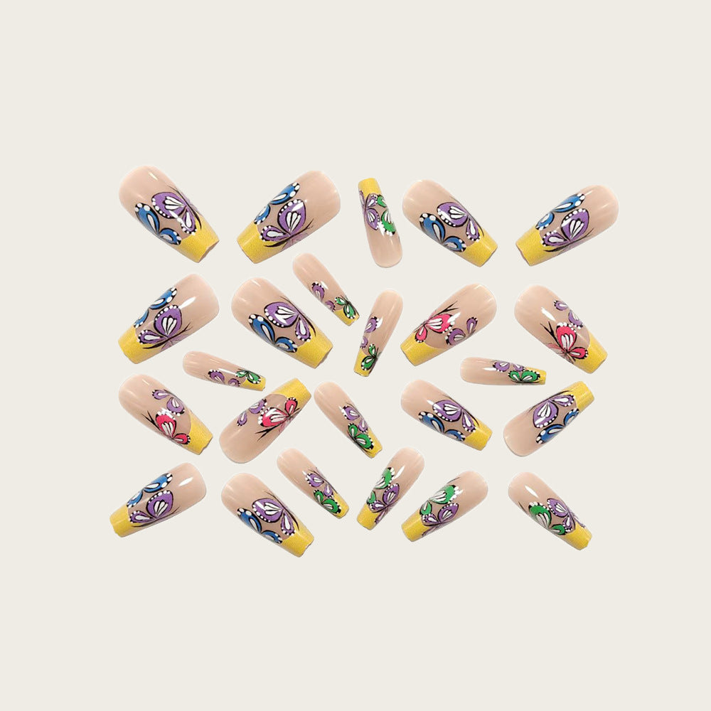 Kunstnagelset mit filigranem Schmetterlingsdesign Karnz