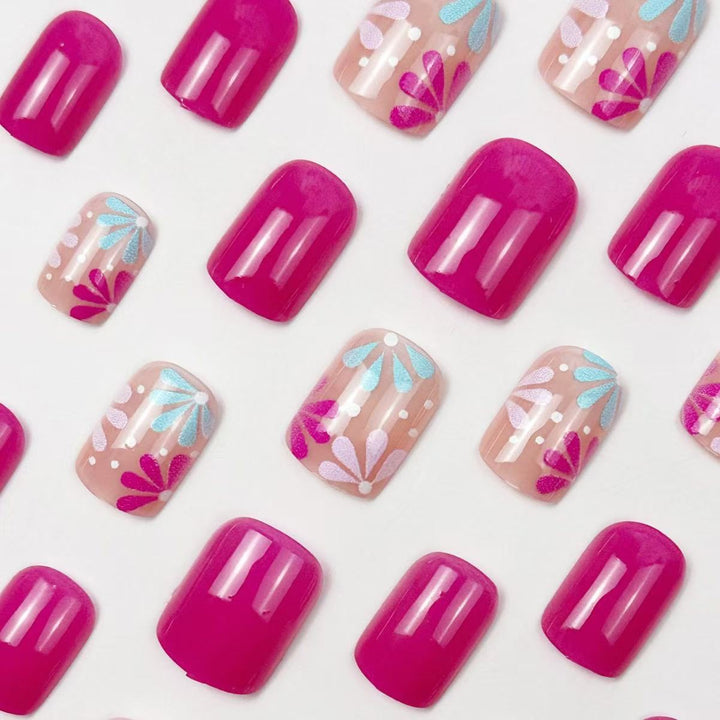 Künstlerische florale Nagelkunst