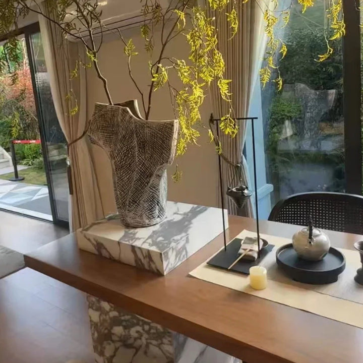 Künstlerische abstrakte Vase