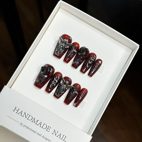 Künstlerisches Press-On-Nagelset mit 3D-Gothic-Akzenten