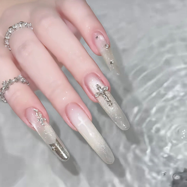 Elegantes Dekoratives Press-On-Nagelset mit Strass-Kreuzakzenten Karnz