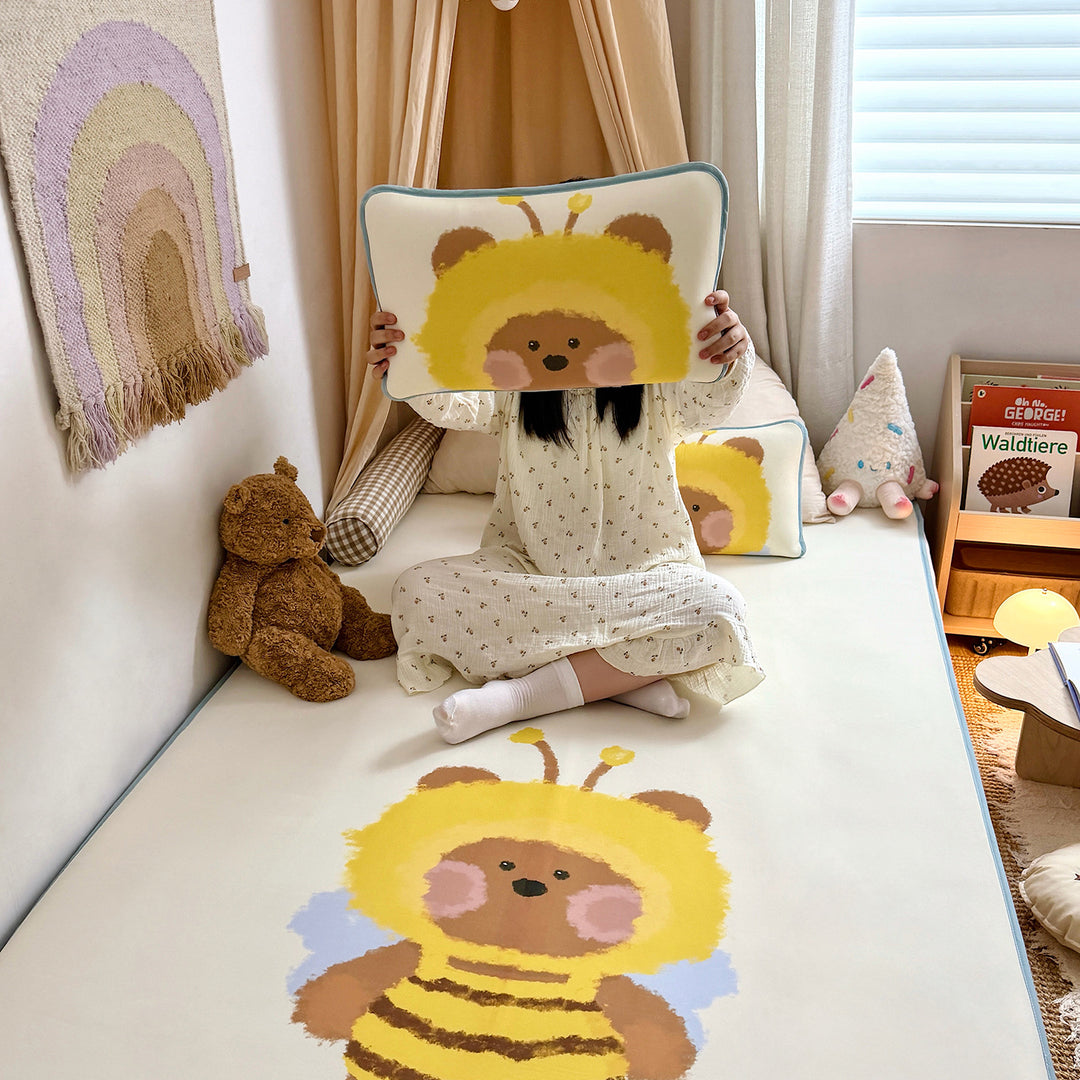 Kinder-Spielmatratze mit Kuschelkissen und rutschfester Schaumauflage