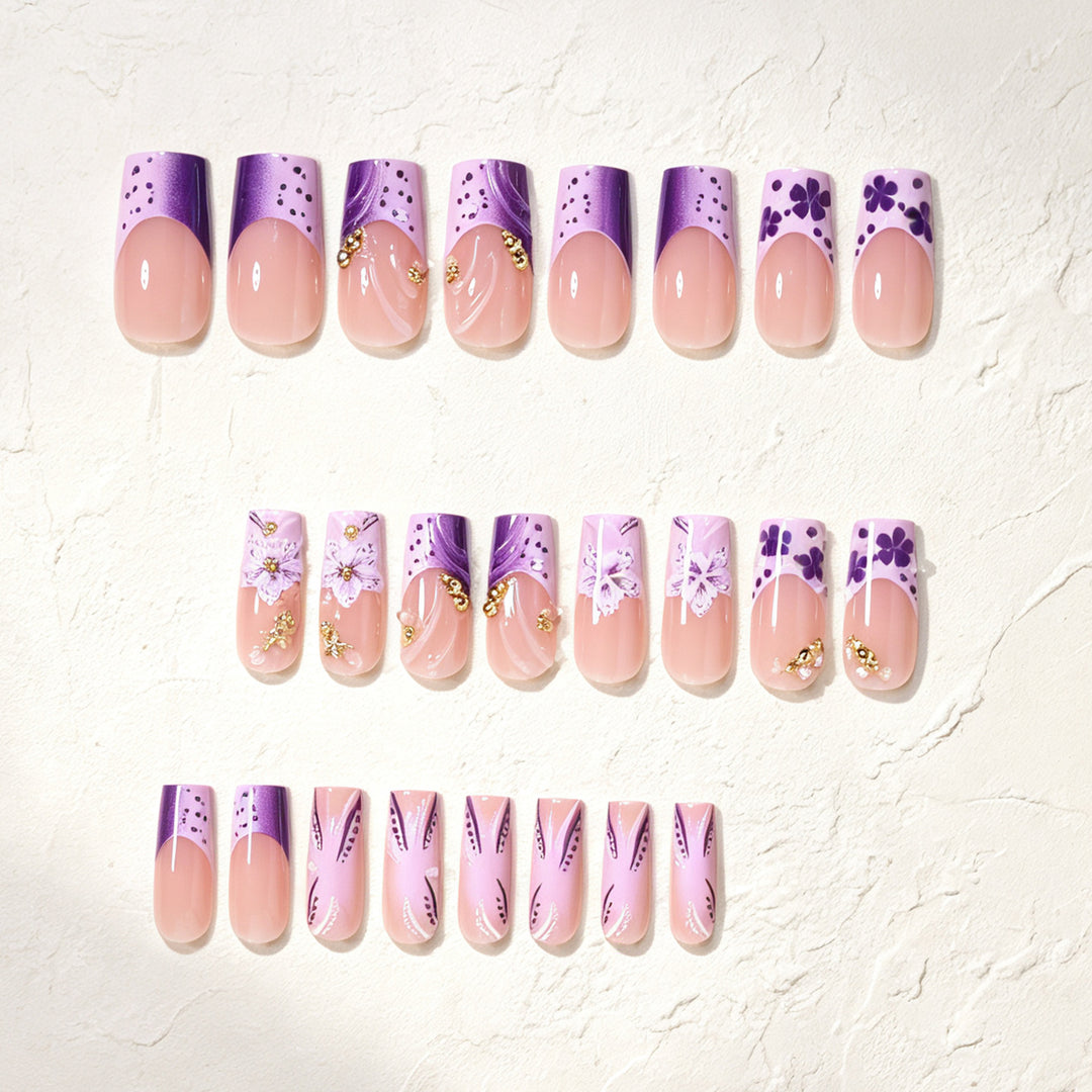 Künstlerisches Floral Press-On Nageldesign Karnz