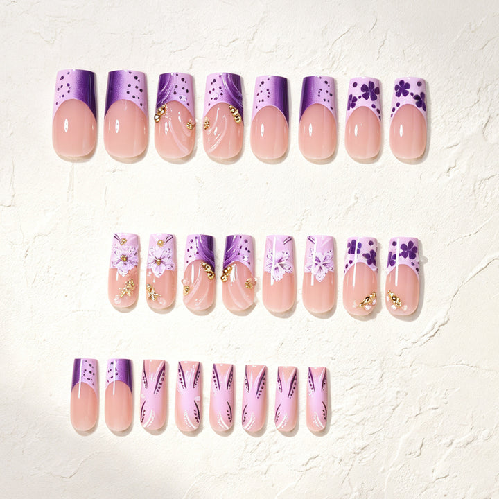 Künstlerisches Floral Press-On Nageldesign Karnz