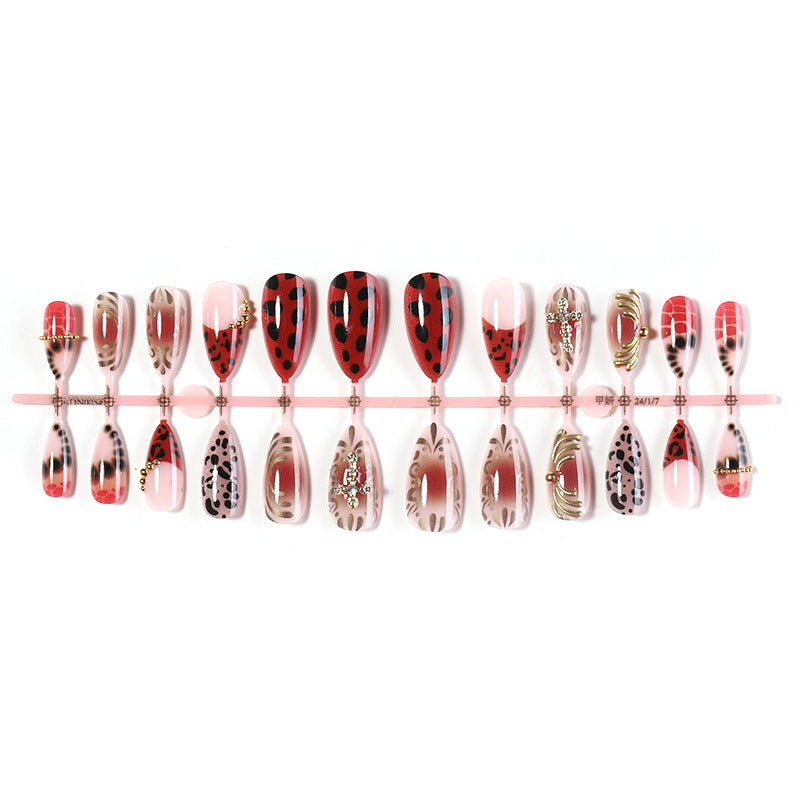 Künstlerisches Stiletto Press-On Nagelset mit Marienkäfer-Motiv Karnz