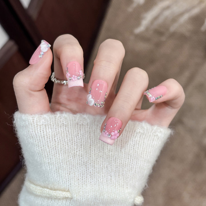 Dekorative Nagelkunst