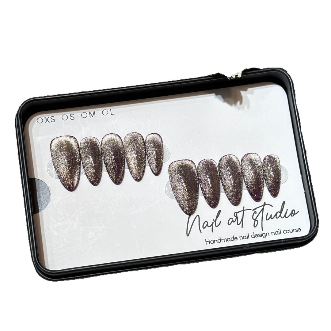 Glamouröser Stiletto Press-On Nagelset mit Glitzerfinish Karnz
