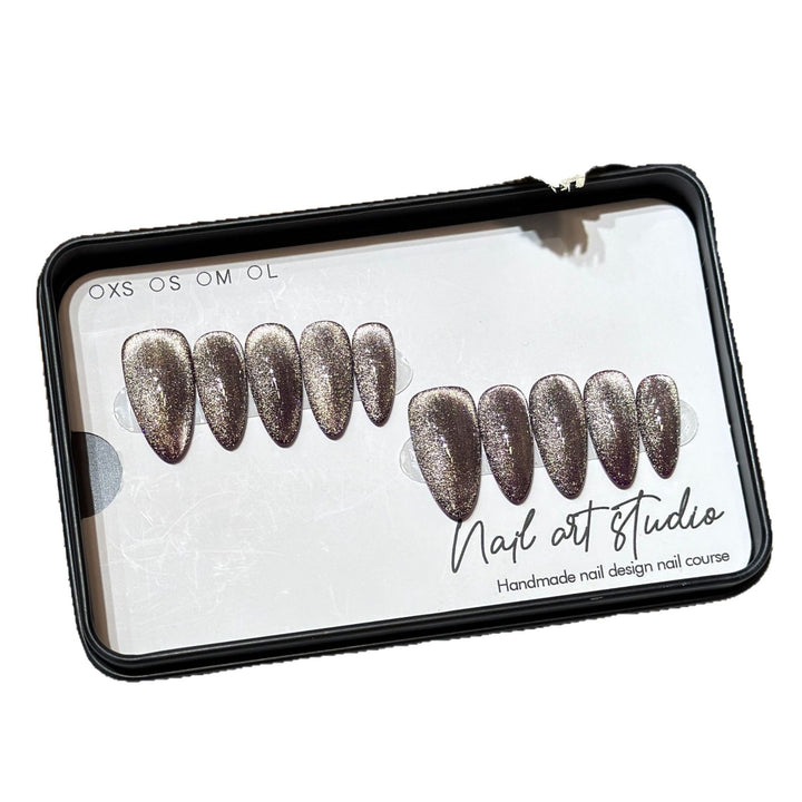 Glamouröser Stiletto Press-On Nagelset mit Glitzerfinish Karnz