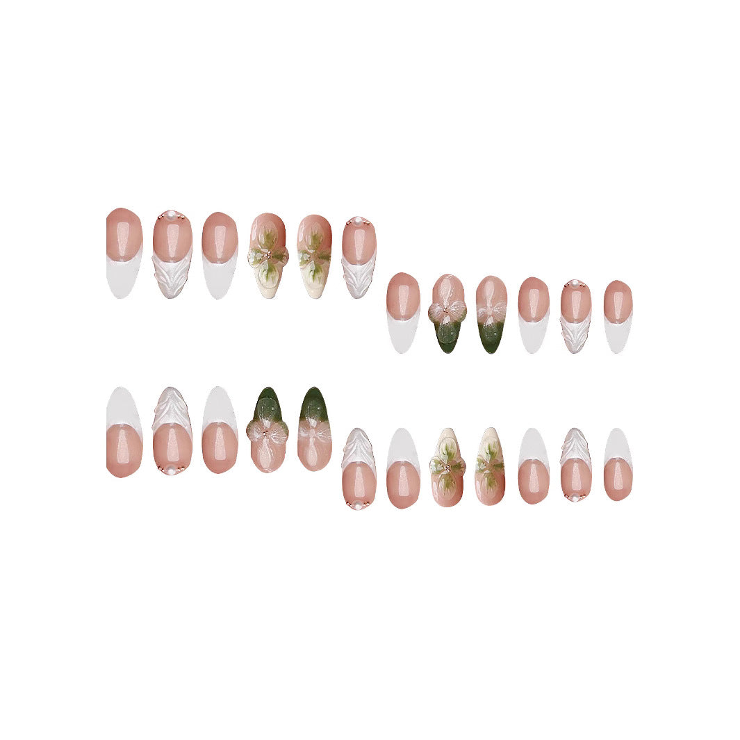 Elegante florale Press-On-Nagelkunst Karnz