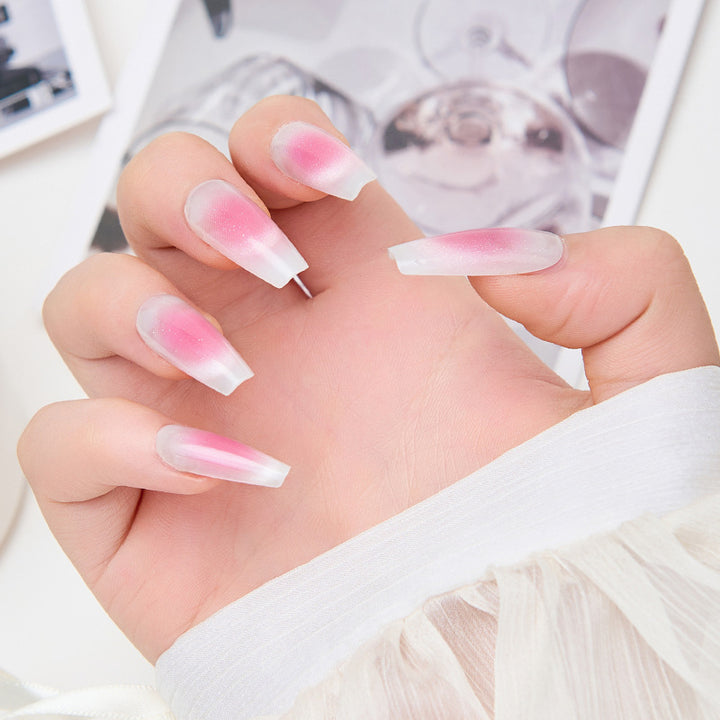 Kunstnägel mit sanftem Ombre-Effekt Karnz