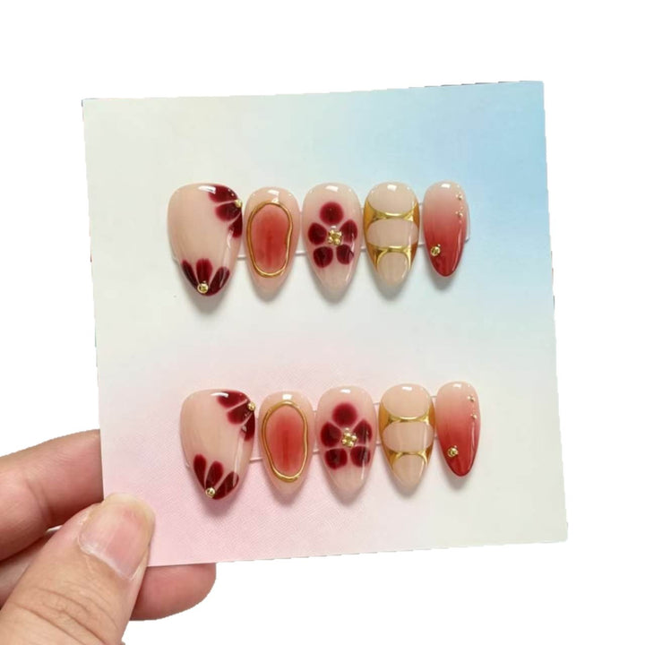 Blumen Design Press-On Nagelset mit goldenen Akzenten