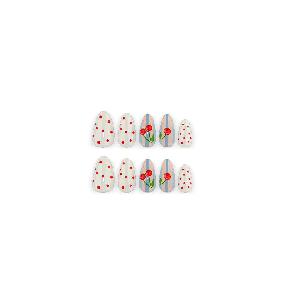 Kreative Kunstnägel mit Kirschen-Design Karnz