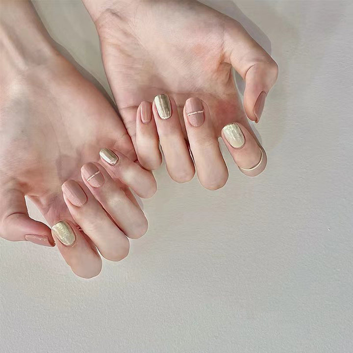 Elegante Metallic Nagelkunst