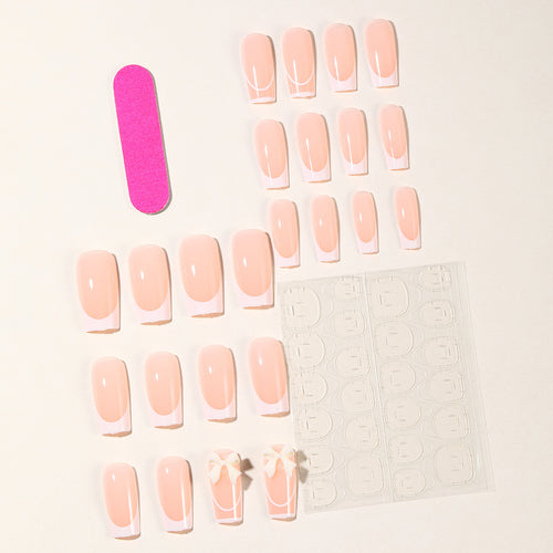 Elegante French Tip Nagelverlängerungen Karnz