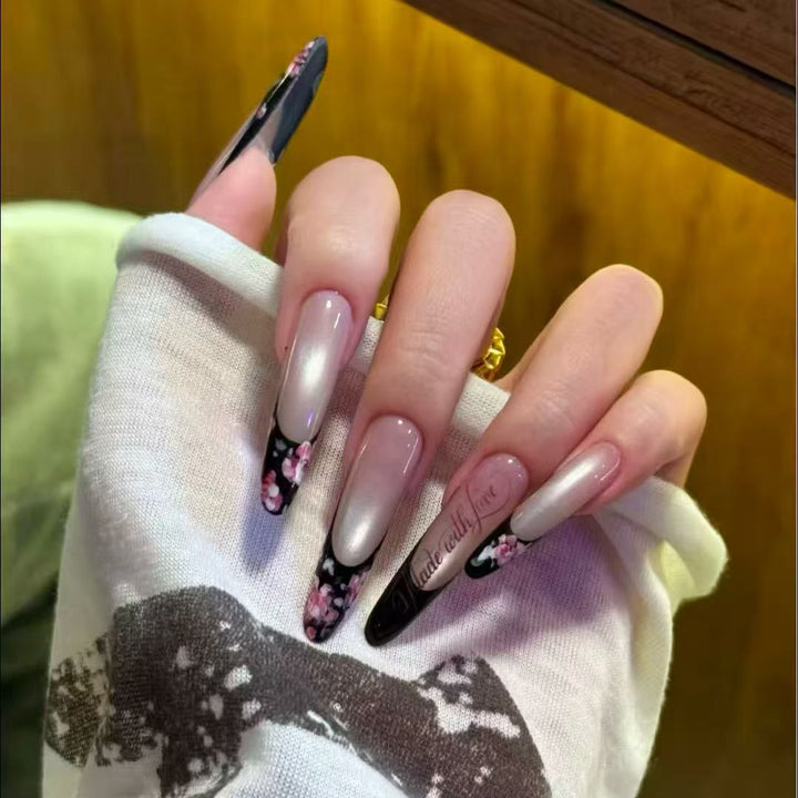Künstlerische Lange Stiletto-Nagelverzierungen Karnz