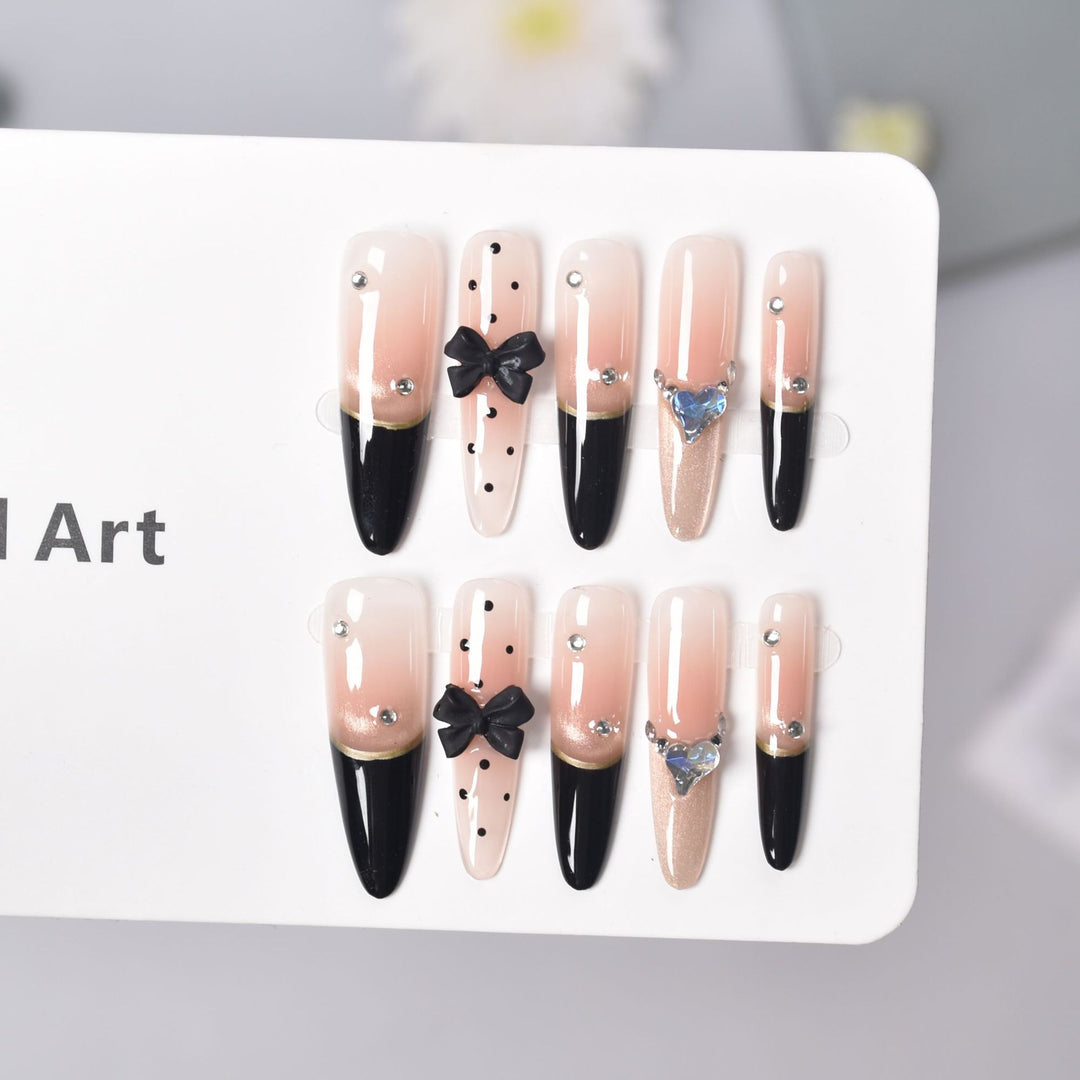 Elegante spitze Press-On-Nagelerweiterungen Karnz