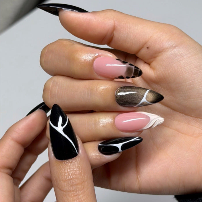 Künstlerische mandelförmige Nagelkunst Karnz
