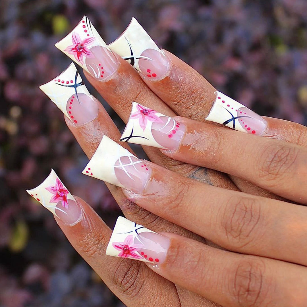 Künstlerisches Florales Acryl-Nageldesign Karnz