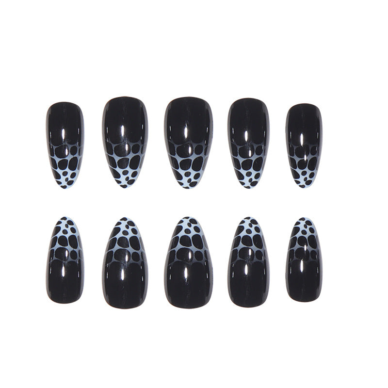 Stiletto-Nagelkunst mit abstrakten Mustern Karnz