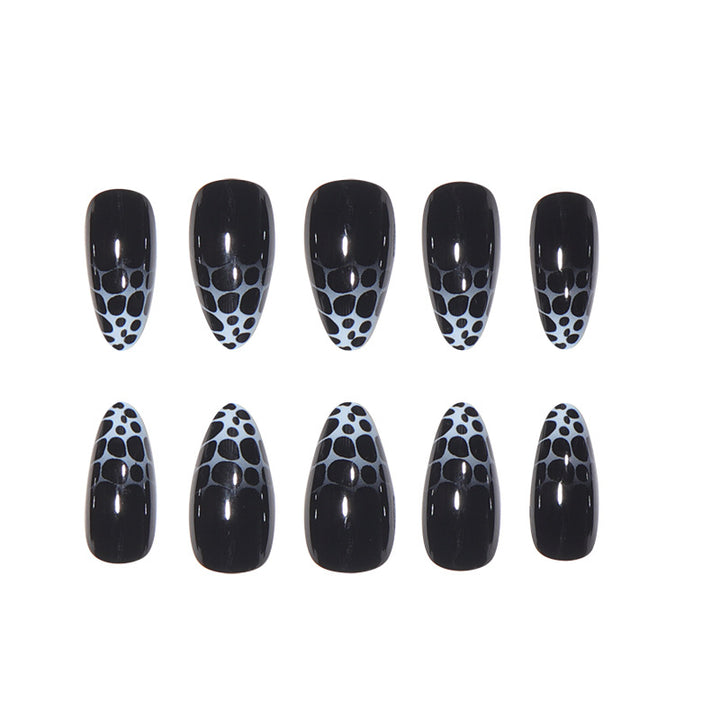 Stiletto-Nagelkunst mit abstrakten Mustern Karnz