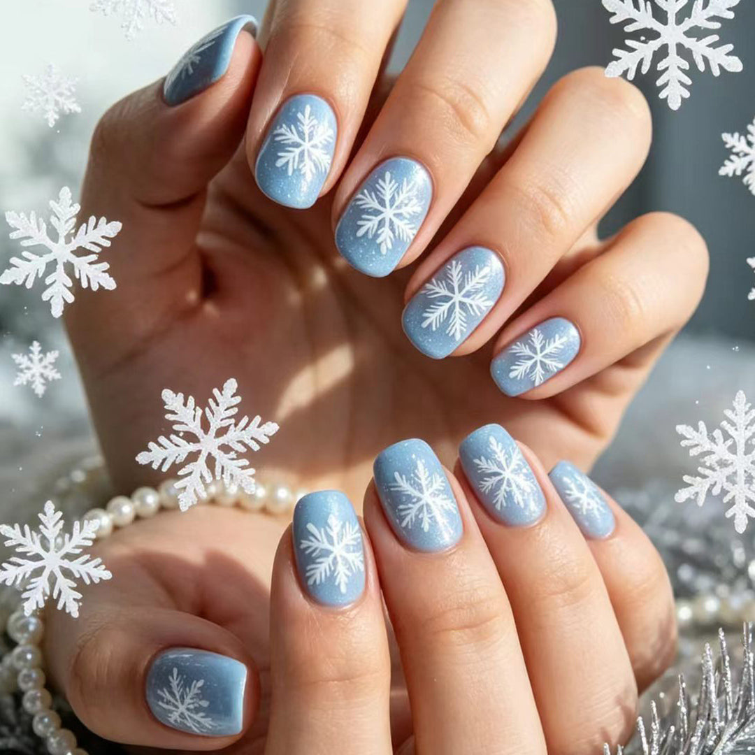 Kunstnägel mit Funkelndem Winterflocken-Design Karnz