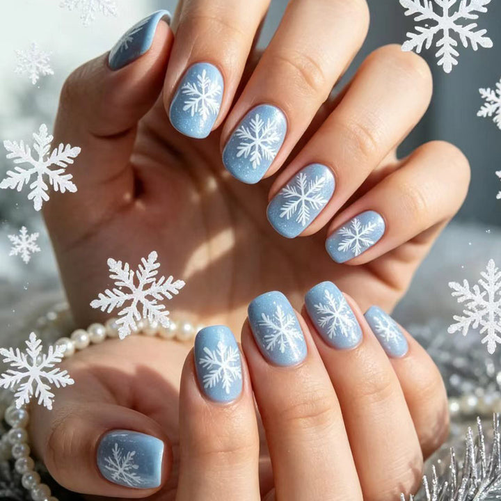 Kunstnägel mit Funkelndem Winterflocken-Design Karnz
