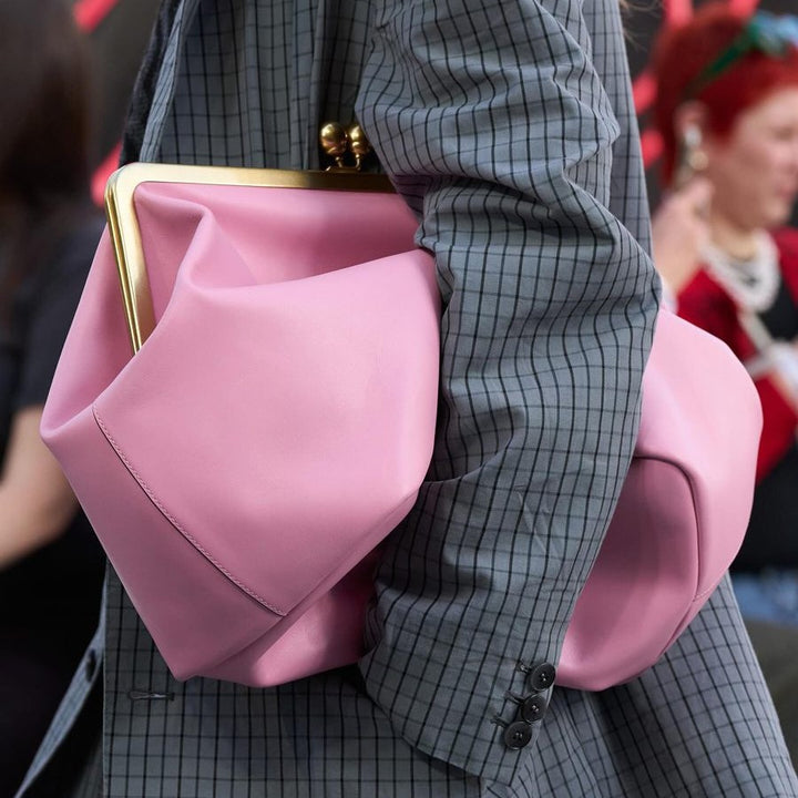 Elegante glänzende Krokodil-Effekt-Handtasche