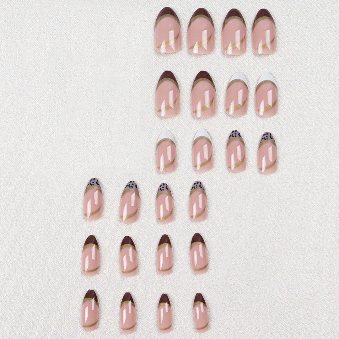 Elegante geometrische Nagelkunst