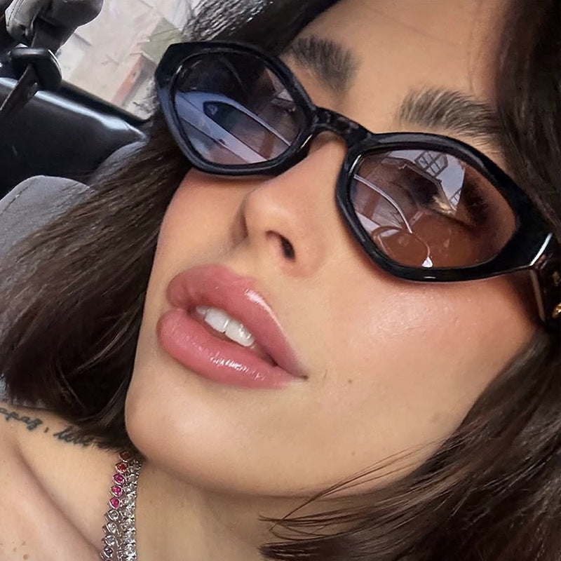 Damen modische Sonnenbrille im markanten Schmetterlingsdesign Karnz